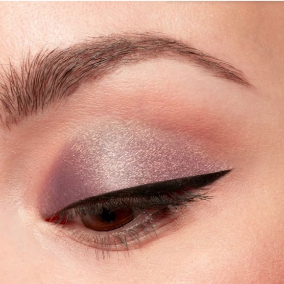 CLOUD | Stila Shimmer & Glow Liquid Eye Shadow – NWT - Picture 1 of 2